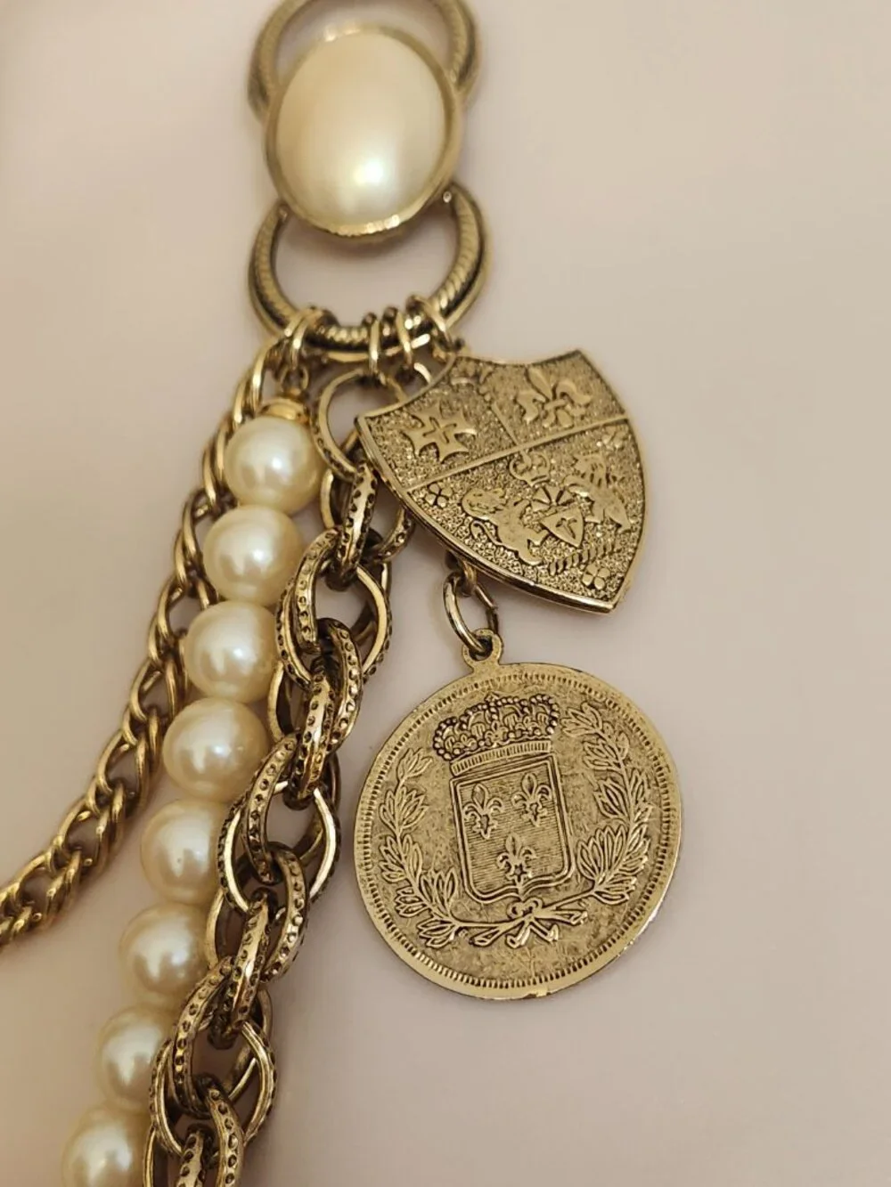 N/A form pendant